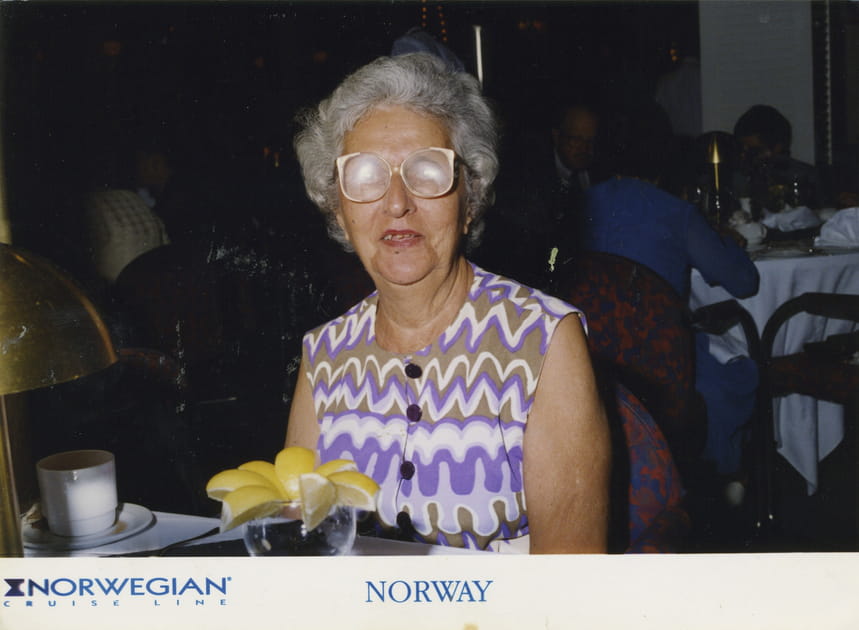 Mamie embu&eacute;e