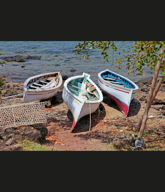 Barques sur la plage &agrave; Rodrigues