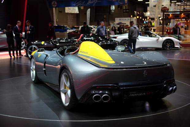 Un bandeau de LED à l'arrière