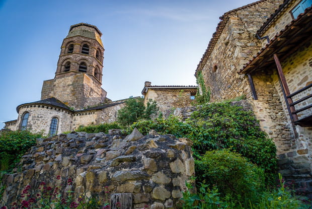 Lavaudieu, village ancien conservé et son abbaye