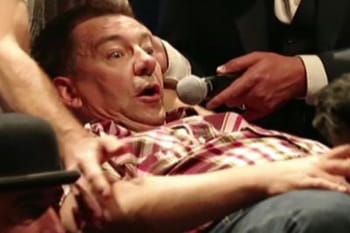 Zapping TV : hypnotisé, il accouche en direct