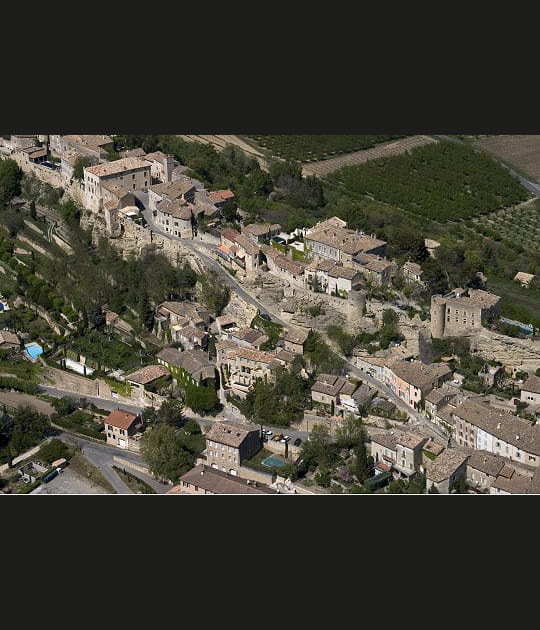 Le village perch&eacute; de M&eacute;nerbes