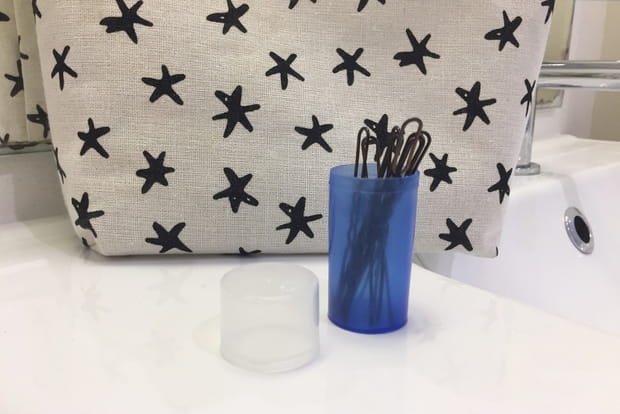 Une boite à épingles à cheveux