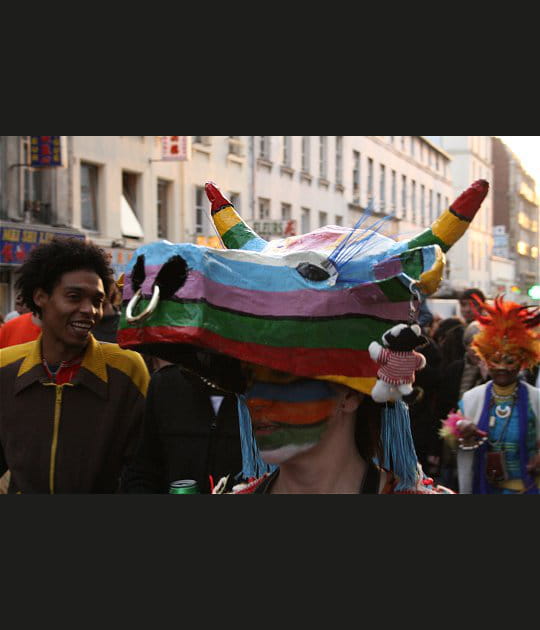 Une vache tr&egrave;s color&eacute;e