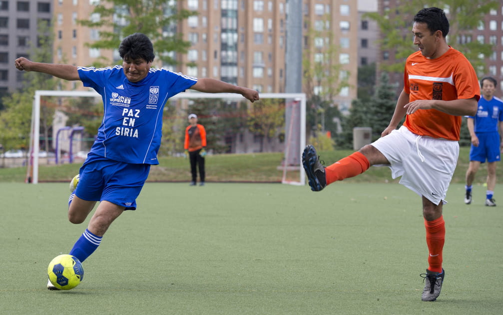 Evo Morales (Bolivie), dingue de foot