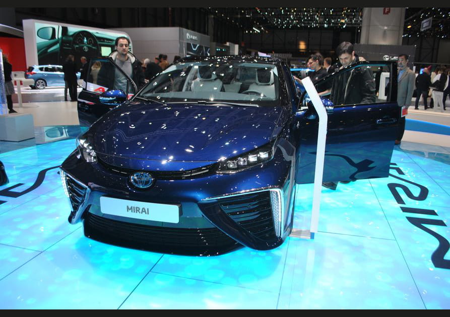Toyota Mirai : le seul v&eacute;hicule &agrave; hydrog&egrave;ne de s&eacute;rie du Salon de Gen&egrave;ve