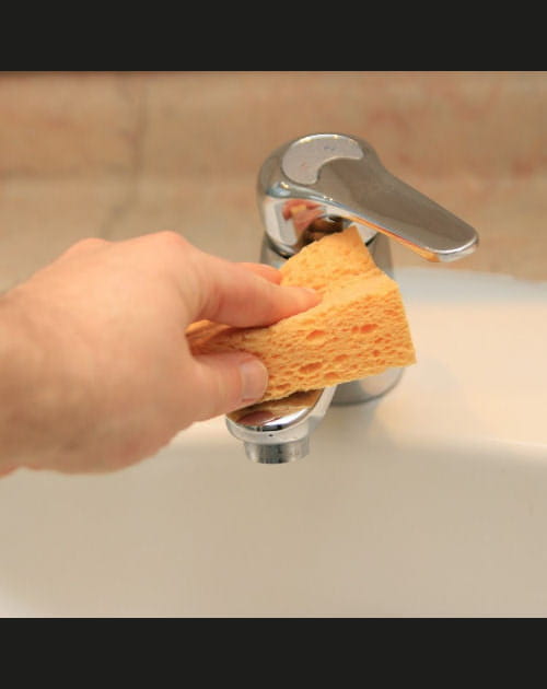 Pour r&eacute;curer la salle de bain et d&eacute;tartrer