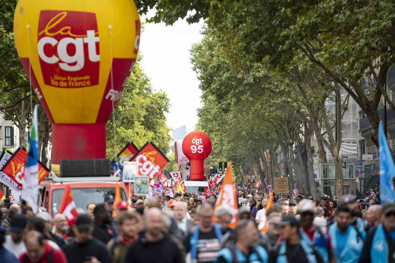 Grève du 2 décembre 2025 : SNCF, écoles, transports... Les perturbations de ce mardi