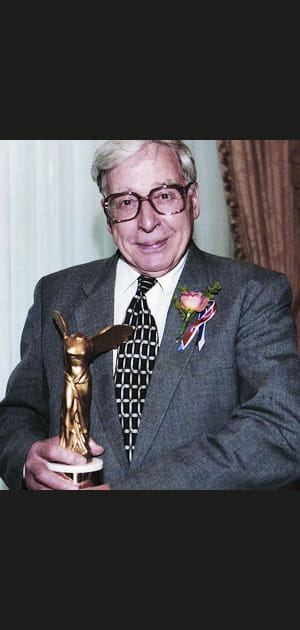 26e. ex aequo Robert Edwards