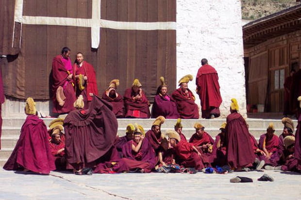 Assemblée de moines