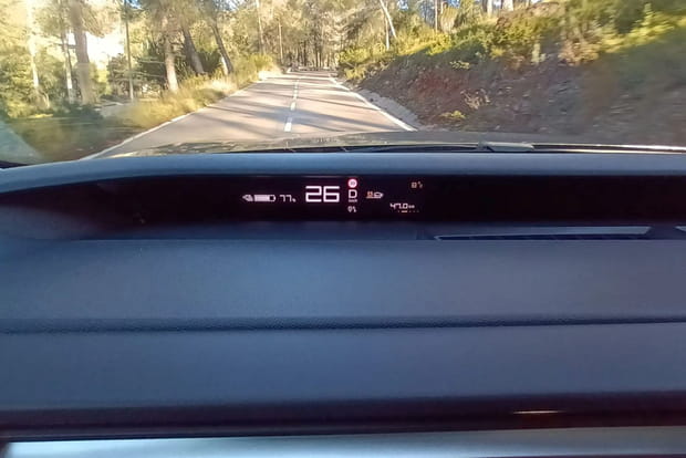 Derrière le volant, le nouveau Citroën C3 Aircross confirme qu'il est bien devenu un SUV