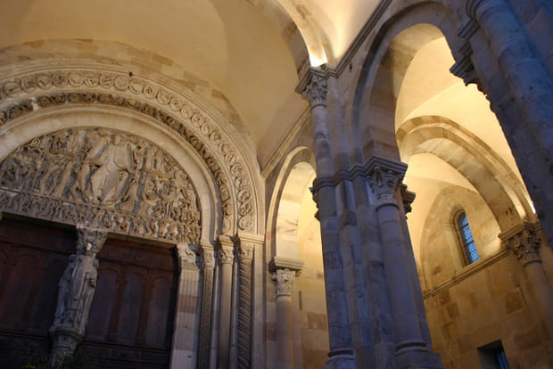 La cathédrale Saint-Lazare d'Autun, chef-d'oeuvre de la sculpture romane