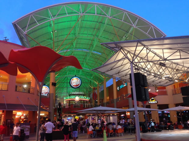 Un "shopping mall" à l'américaine