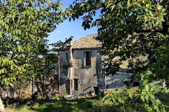 Ils voulaient acheter une maison &agrave; 1&nbsp;euro en Italie, mais ils ont imm&eacute;diatement renonc&eacute; d&egrave;s qu'ils ont vu le contrat
