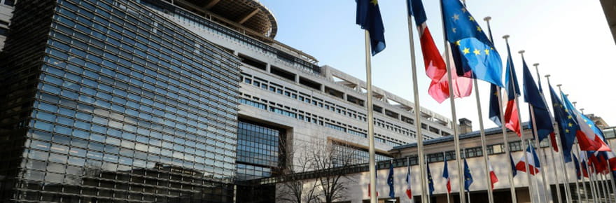 La dette a continu&eacute; de gonfler &agrave; fin juin dans une France en qu&ecirc;te de budget