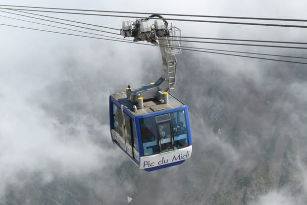 Spectaculaire ascension en téléphérique
