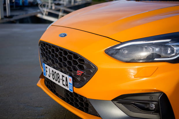Une calandre spécifique à la Focus ST
