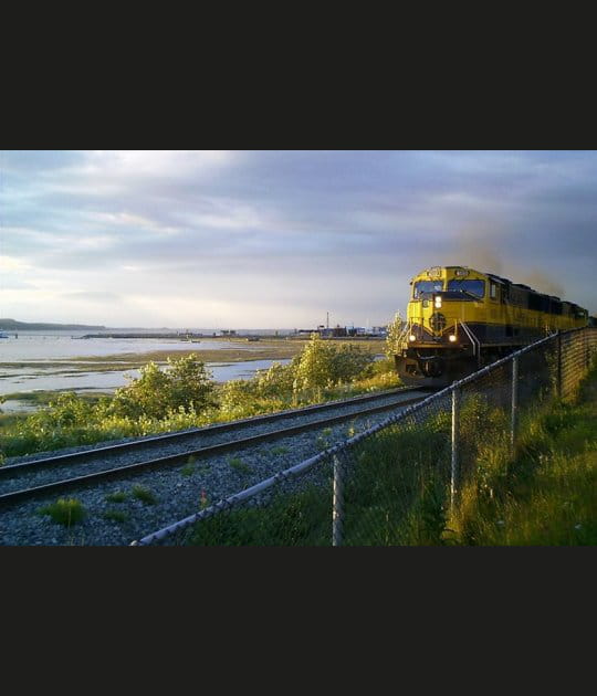Un train dans la toundra