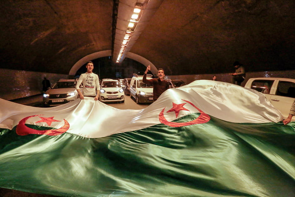 D&eacute;mission de Bouteflika&nbsp;: les sc&egrave;nes de joie &agrave; Alger en images