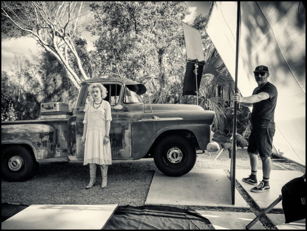 L'actrice Julia Garner dans le Calendrier Pirelli 2019