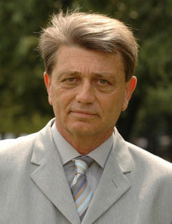 alain madelin a été promu chevalier de la légion d'honneur