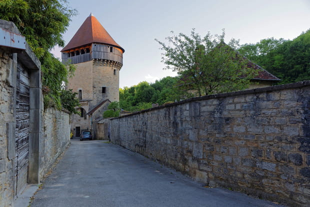 La Tour de la Sergenterie, rare vestige du rempart de la cité médiévale royale de Poligny