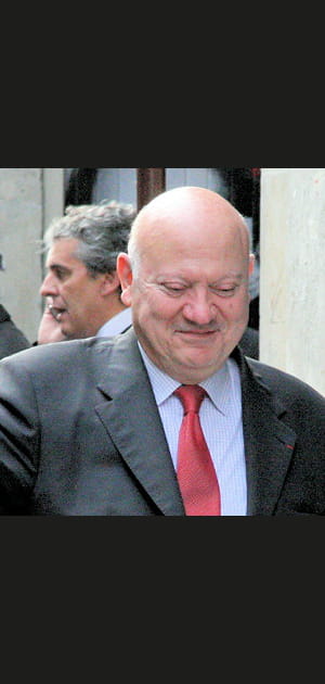 Andr&eacute; Santini, une grosse voiture mais&nbsp;pas&nbsp;d'appartement
