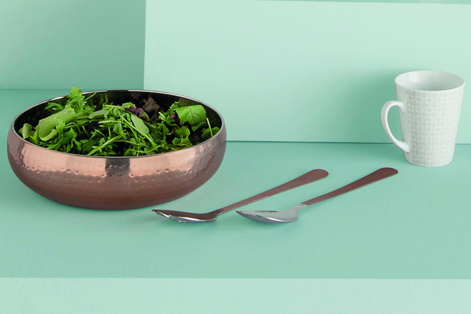 Le cuivre permet un service &agrave; table brillant