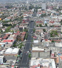 l'avenue des insurgés, ou avenida de los insurgentes de mexico. 