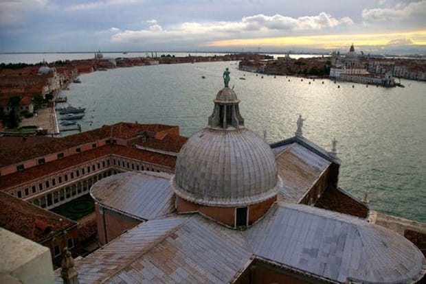 Voir Venise et...