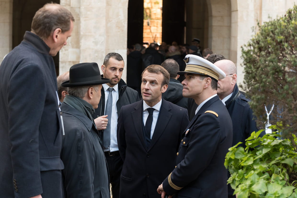 Pourquoi Macron N'a Pas Fait Son Service Militaire VIDEO - Macron en colère à Jérusalem : ce qu'il a vraiment dit aux