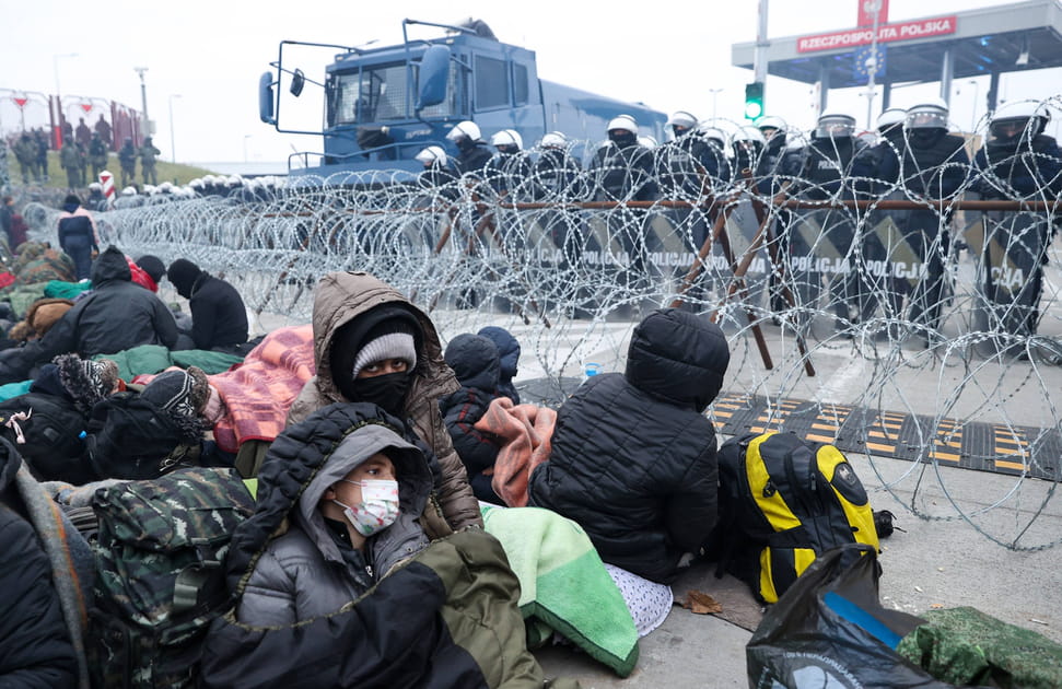 Milliers de forces de l'ordre