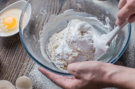 Cette recette l&eacute;g&egrave;re de p&acirc;te &agrave; beignet ne prend que 5&nbsp;minutes, c'est celle utilis&eacute;e par Philippe Etchebest
