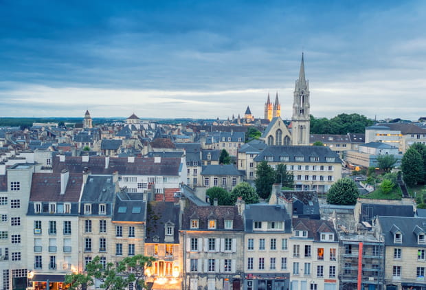 Caen, la "ville aux cent clochers" dans le Calvados