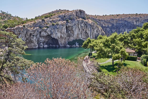 Les spots immanquables et trésors cachés d'Athènes : le lac Vouliagmeni