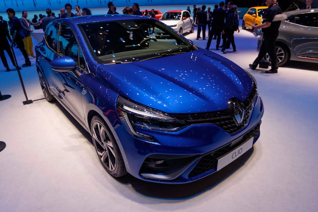 Une Clio 5 bleue en finition RS-Line