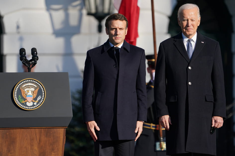 Deux pr&eacute;sidents dans un instant de sollenit&eacute;