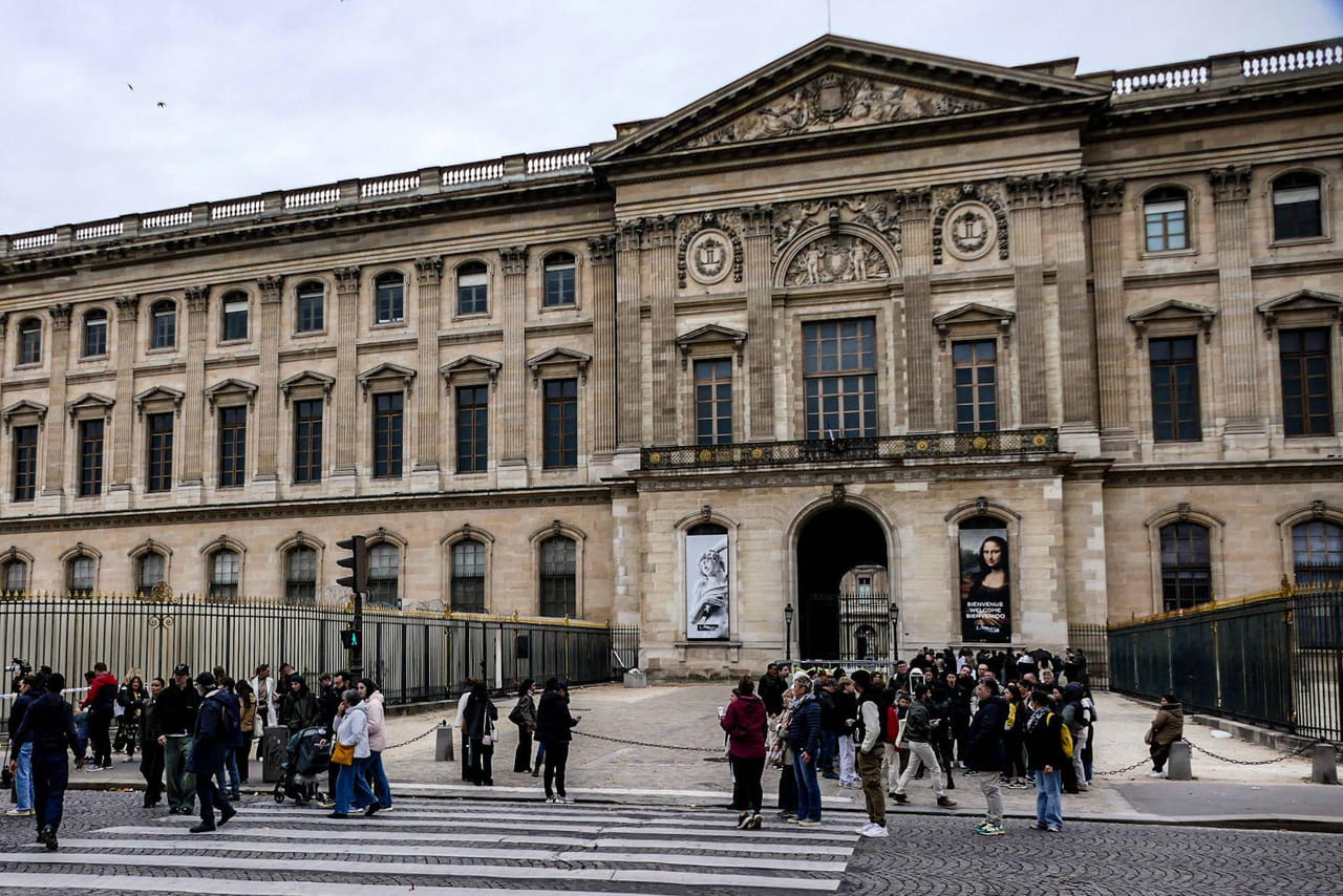 Vol au Louvre : le profil des suspects se précise et permet de privilégier une piste