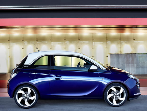 Une Opel toute menue