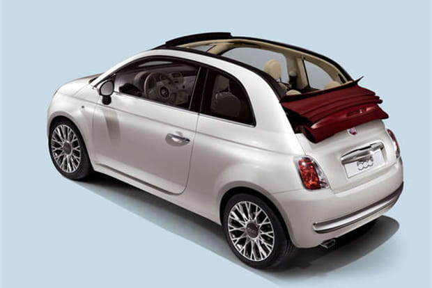 Une Fiat 500 décapotable