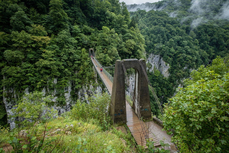 Le pont suspendu d'Holzart&eacute; en Nouvelle-Aquitaine