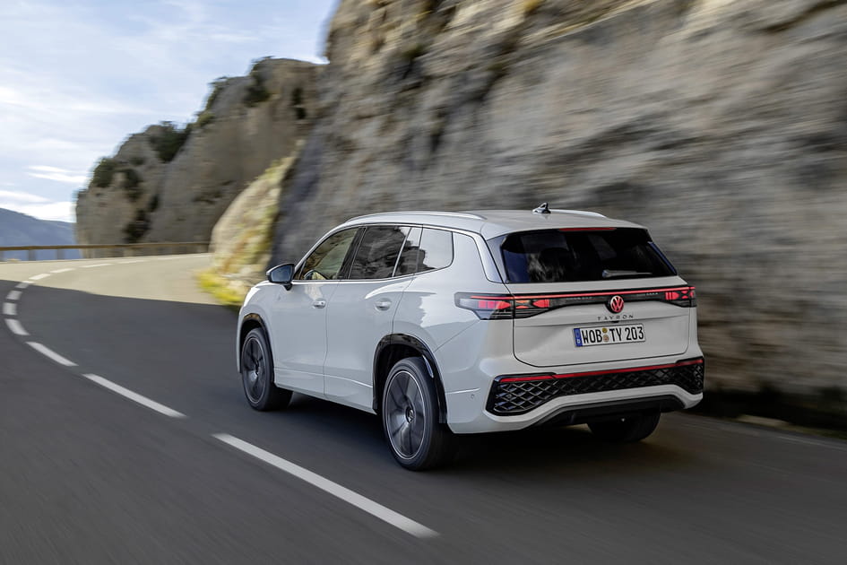 Le Volkswagen Tayron conf&egrave;re une certaine emprise sur la route