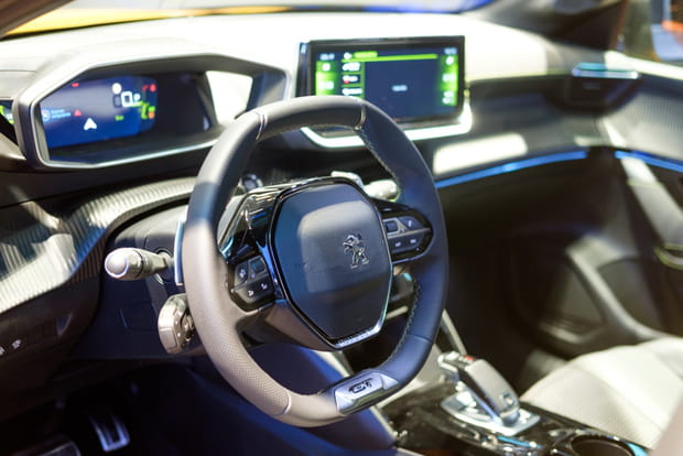 Toujours un petit volant sur la 208