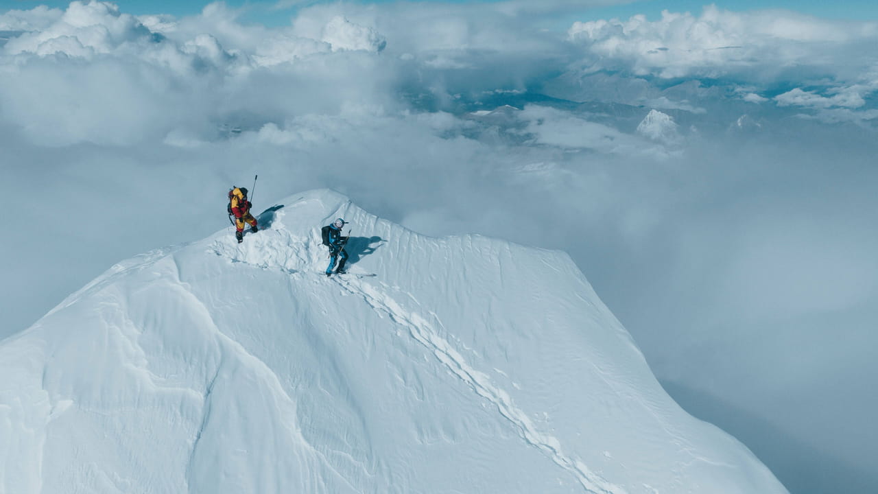 Il atteint le sommet à 8163m à 86 ans et entre dans l'histoire