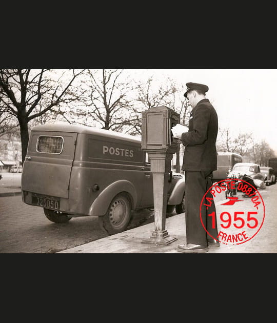 Dans les ann&eacute;es 50, La Poste rel&egrave;ve le&nbsp;courrier&nbsp;de&nbsp;125&nbsp;000&nbsp;boites&nbsp;aux&nbsp;lettres...