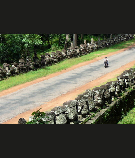 Des sites &eacute;parpill&eacute;s &agrave; Angkor