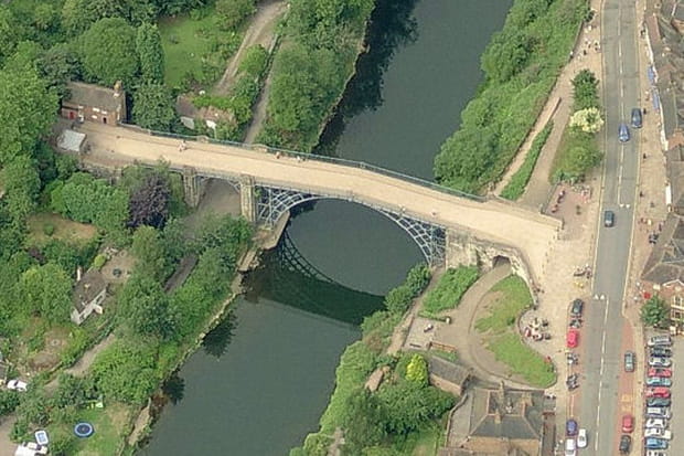 Le tout premier grand pont métallique