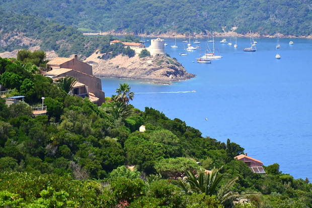 Le fort et l'anse de Port-Man à Port-Cros