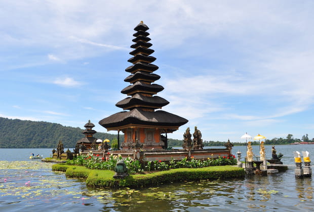 Le temple Pura Ulun Danu au bord du lac Bratan