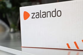 &quot;Plus rentable que la revente&quot;&nbsp;: des millions de marchandises de Zalando finissent &agrave; la poubelle, selon l'employ&eacute; d'une entreprise partenaire